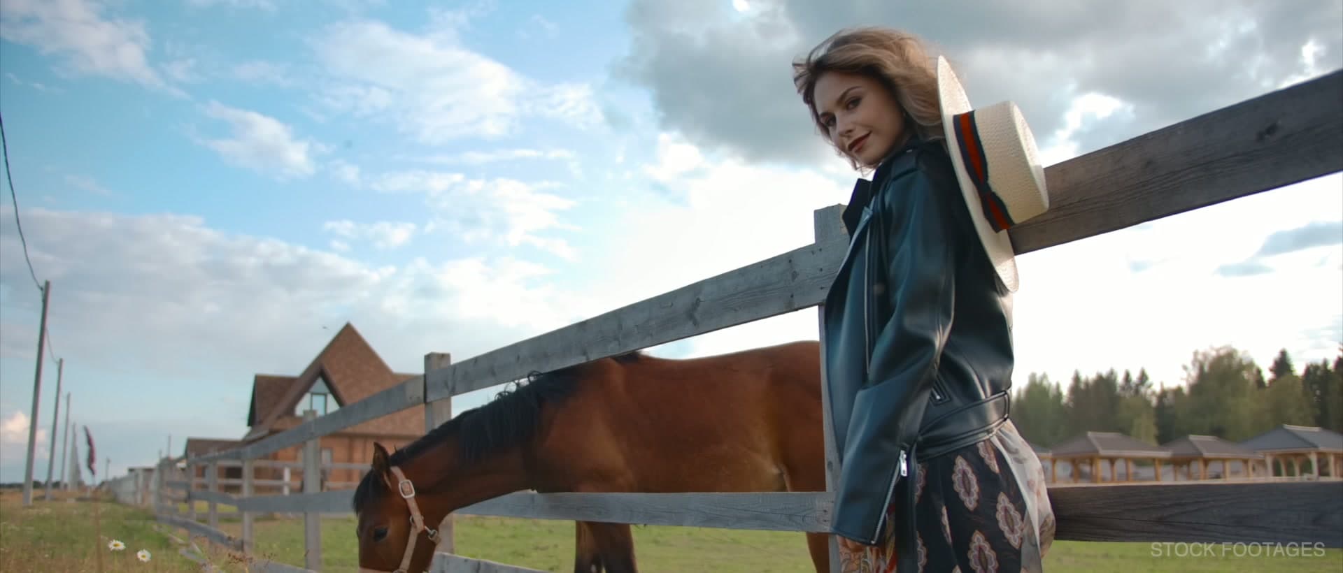 Люди в кадре выглядят уверенно, а не зажато